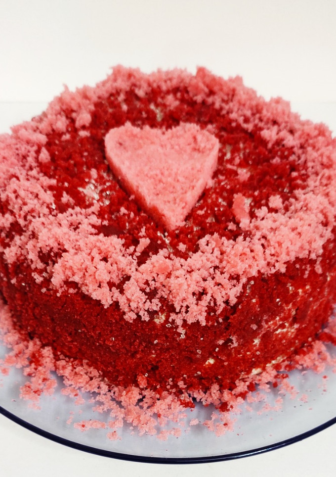ரெட் வெல்வெட் கேக் (Red velvet cake recipe in tamil) செய்முறை முக்கிய புகைப்படம்