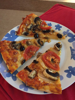 Una foto de Pizza champiñones y tomate