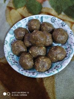मेथी नारियल के लड्डू (Methi Nariyal ke laddu recipe in Hindi) रेसिपी मुख्य फोटो