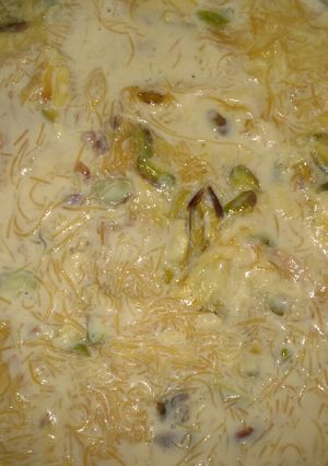 A picture of Sheer khurma.