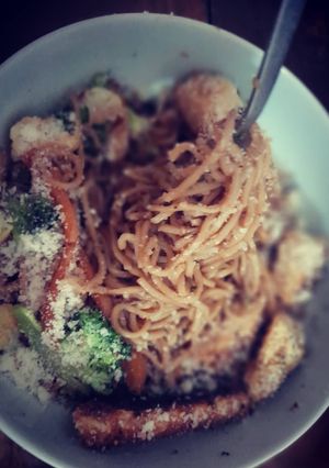 Une photo de Wok de légumes et nouilles