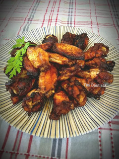 Una foto de Alitas de pollo al horno con salsa barbacoa
