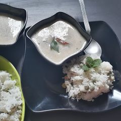 A picture of Lilva pulao and gujarati kadhi.