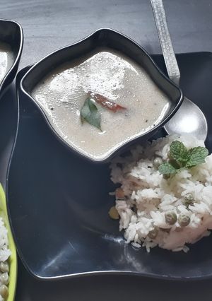 A picture of Lilva pulao and gujarati kadhi.