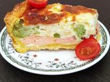 Кіш з броколі та лососем