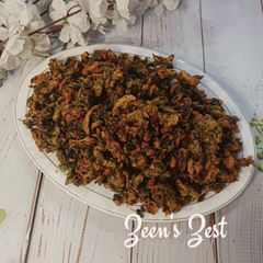 A picture of Pyaaz Paalak Pakodi/Spinach Onion Pakodi.