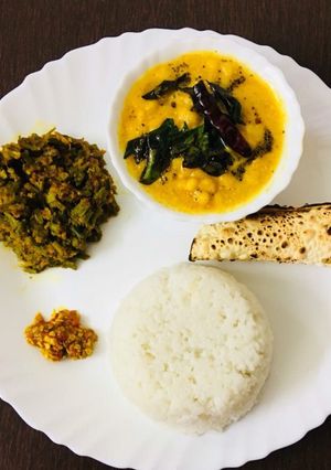 A picture of Boondi ki kadhi.