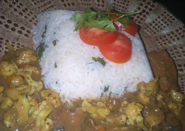 Fresh Parsley rice with cauliflower soup