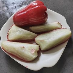 A picture of Makopa or Wax Apple.