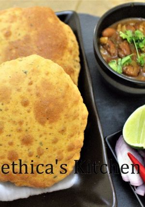 A picture of Pudina Masala Poori.