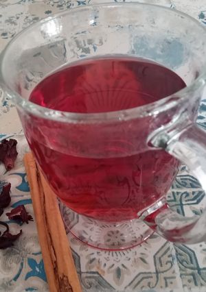 Una foto de Té de canela y jamaica☕🧡❤️