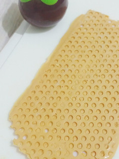 Una foto de Placa de chocolate con textura de panal de abeja