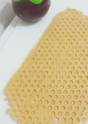 Una foto de Placa de chocolate con textura de panal de abeja