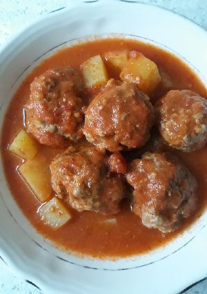 A picture of Meatballs in Chipotle Sauce with Potatoes.
