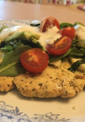 Una foto de Ensalada sobre base de masa