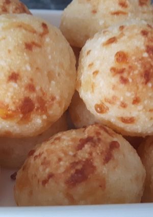 Una foto de Panecillos de harina de yuca y queso