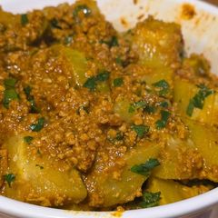 A picture of Lauki keema (bottle gourd and ground beef).
