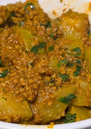 A picture of Lauki keema (bottle gourd and ground beef).