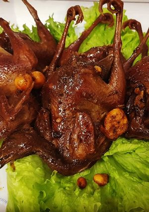 Hình của món Chim cút rô-ti.