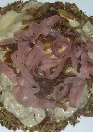 Una foto de Pizza con base de brócoli