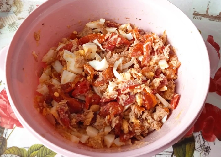 Pasos sencillos para Hacer  Revuelto rápido de pimientos con huevo y atún