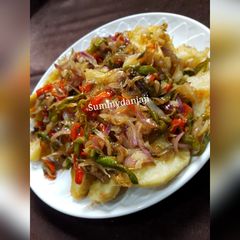 A picture of Golden Yam with onion sauce.