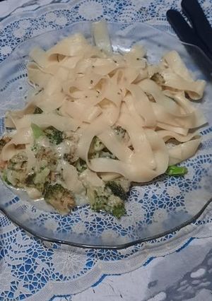 Una foto de Papardelle con queso blanco y brócoli