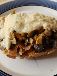 Una foto de Philly cheesesteak sándwich a mi manera