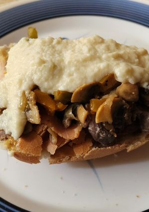Una foto de Philly cheesesteak sándwich a mi manera