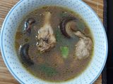น่องไก่ตุ๋นยาจีน