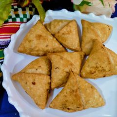 A picture of Mini Aloo Samosa.