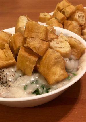 Hình của món Cháo sườn quẩy.