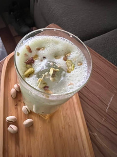A picture of Pista lassi.