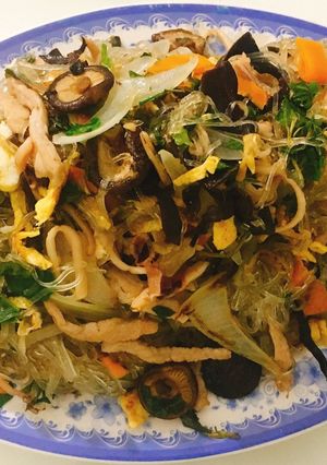 Hình của món Miến xào thập cẩm.