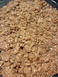 A picture of Mom's Apple Crisp.