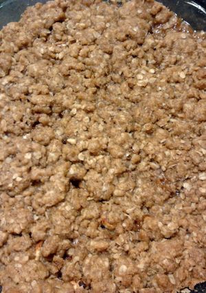 A picture of Mom's Apple Crisp.