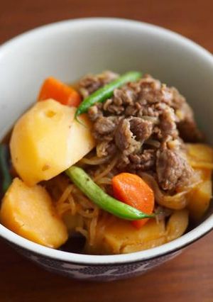 A picture of NIKUJAGA (Meat and Potato Stew).