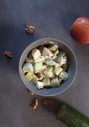 Une photo de Salade de concombre aux noix