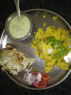 વઘારેલી ખીચડી (Vaghareli Khichdi recipe in Gujarati) રેસીપી મુખ્ય ફોટો