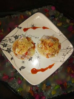 ब्रेड पपड़ी चाट (Bread papdi chat recipe in hindi) रेसिपी मुख्य फोटो
