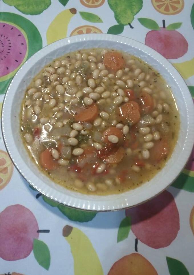 Una foto de Estofado de soja blanca con verduras