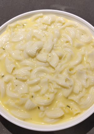 A picture of Mac and Cheese.