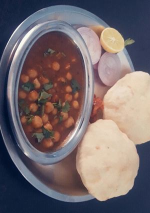 A picture of Chole bature.