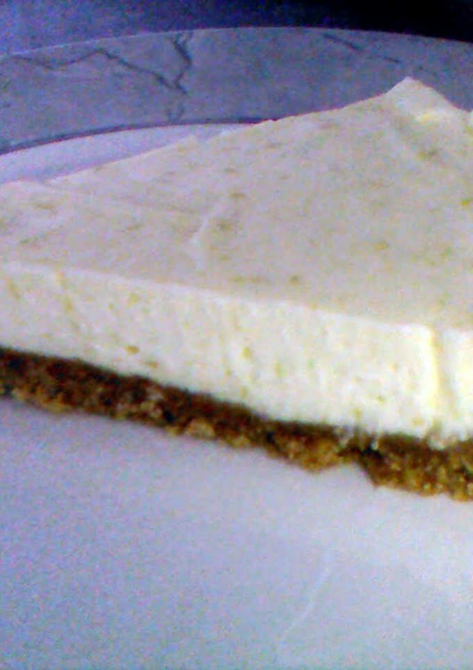 A picture of key lime pie.