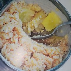 A picture of Banana, apple and coconut crumble- Abujamoms.