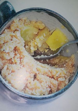 A picture of Banana, apple and coconut crumble- Abujamoms.
