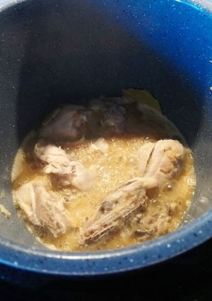 Una foto de Pollo guisado con salsa de cebolla (olla gm g)