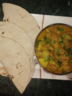 आलू सोयाबीन की सब्जी (Aloo Soyabean ki sabzi recipe in hindi) रेसिपी मुख्य फोटो