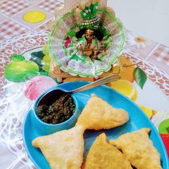 A picture of Aloo samosa.