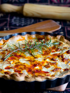Una foto de Quiche de chorizo, cebolla y romero